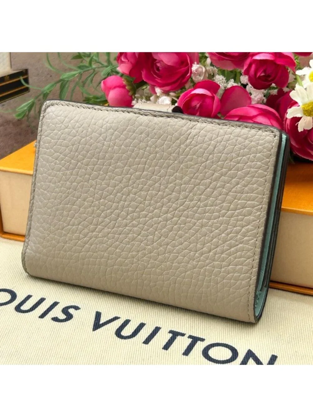 Louis Vuitton LV Vertical Wallet Compact